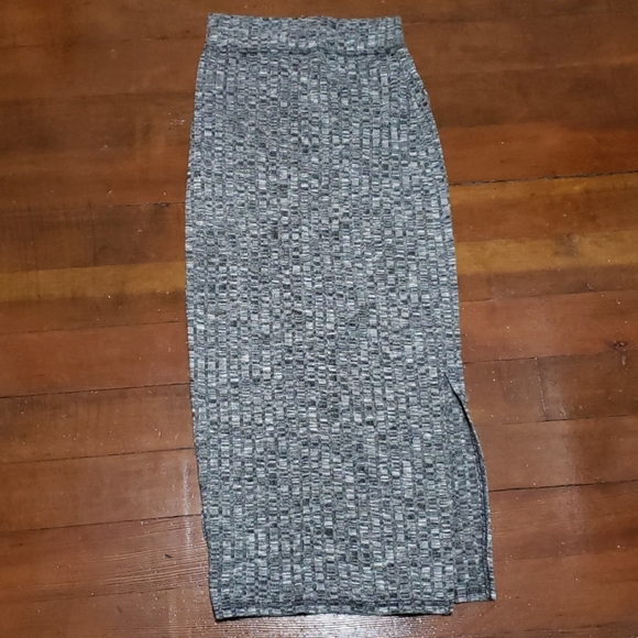 Aritzia Dresses & Skirts - Wilfred free grey midi skirt (aritzia)